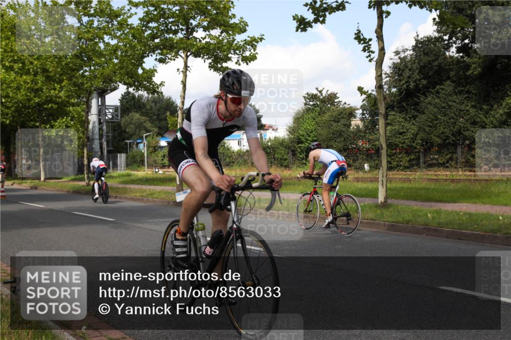 10.08.2025 - GEWOBA Citytriathlon Bremen Yannick Fuchs http://msf.ph/oto/8563033 10.08.2025 12:32:24 Radfahren 551, 641, 643, 648, 682, 735, 776, 840, 959 meine-sportfotos.de