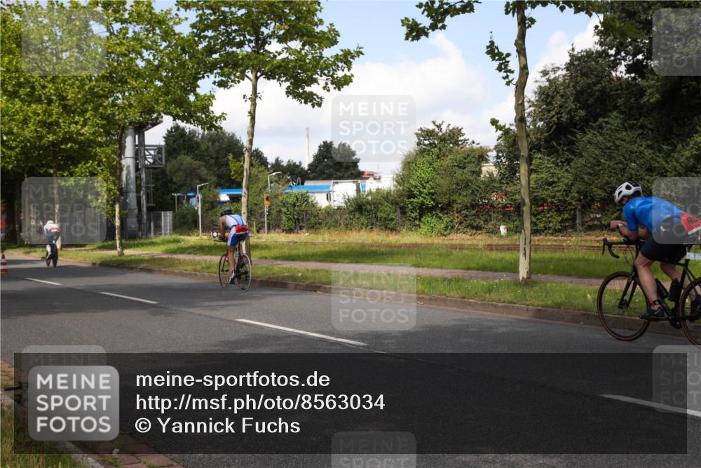 10.08.2025 - GEWOBA Citytriathlon Bremen Yannick Fuchs http://msf.ph/oto/8563034 10.08.2025 12:32:25 Radfahren 551, 641, 643, 648, 682, 735, 776, 840, 959 meine-sportfotos.de