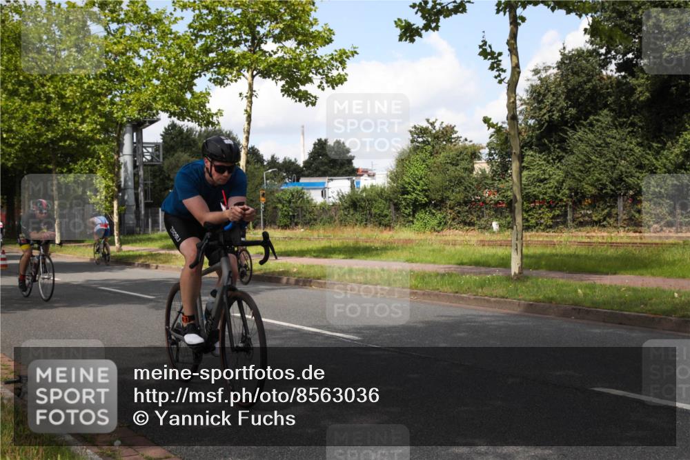 10.08.2025 - GEWOBA Citytriathlon Bremen Yannick Fuchs http://msf.ph/oto/8563036 10.08.2025 12:32:26 Radfahren 551, 641, 643, 648, 682, 735, 776, 840, 959 meine-sportfotos.de
