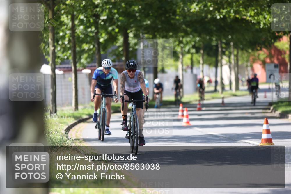 10.08.2025 - GEWOBA Citytriathlon Bremen Yannick Fuchs http://msf.ph/oto/8563038 10.08.2025 14:34:51 Radfahren 23, 31, 72, 268, 300, 413, 430, 502, 511 meine-sportfotos.de