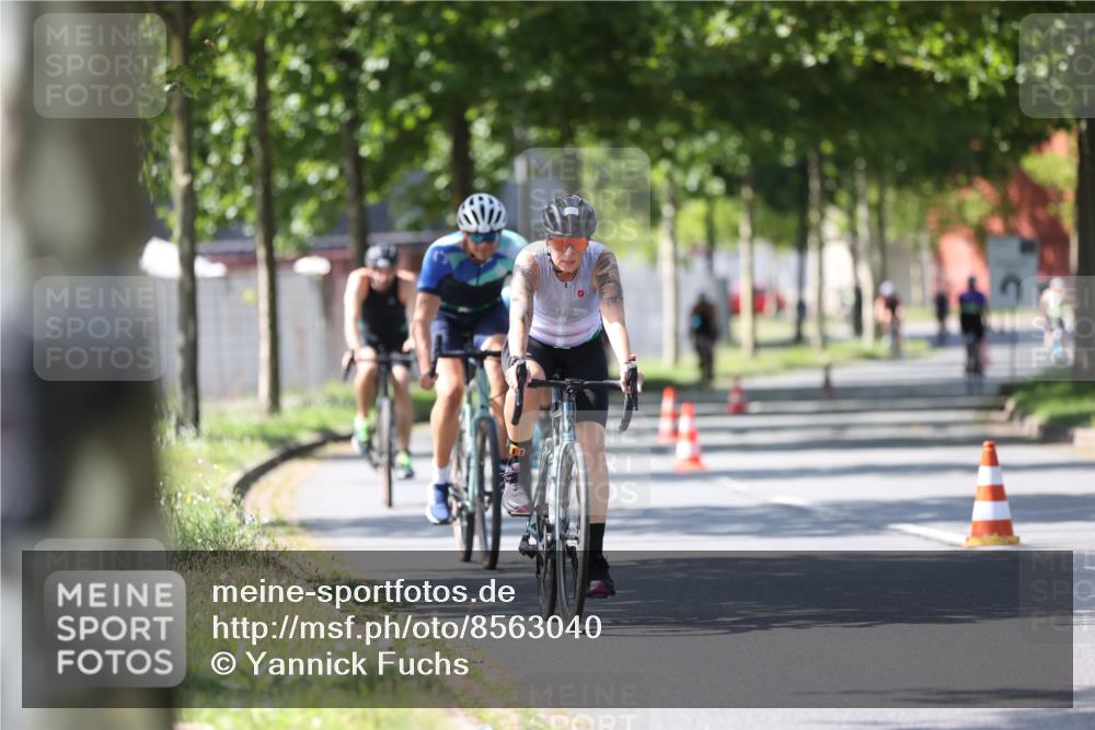 10.08.2025 - GEWOBA Citytriathlon Bremen Yannick Fuchs http://msf.ph/oto/8563040 10.08.2025 14:34:51 Radfahren 23, 31, 72, 268, 300, 413, 430, 502, 511 meine-sportfotos.de