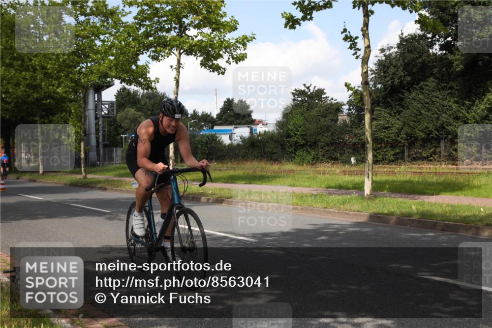 10.08.2025 - GEWOBA Citytriathlon Bremen Yannick Fuchs http://msf.ph/oto/8563041 10.08.2025 12:32:29 Radfahren 551, 641, 643, 648, 735, 776, 840, 959, 1017 meine-sportfotos.de