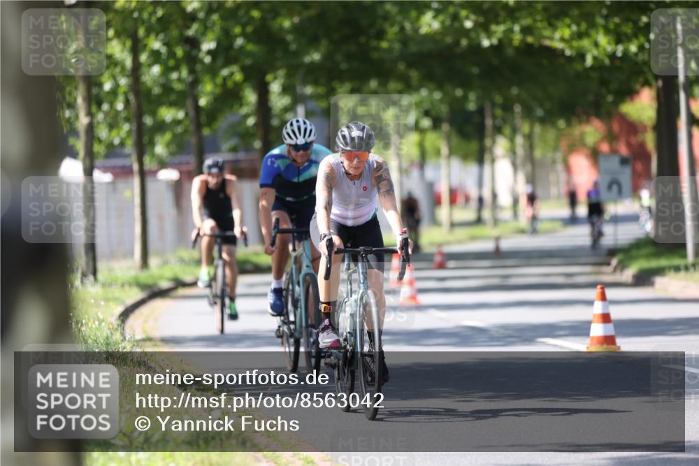 10.08.2025 - GEWOBA Citytriathlon Bremen Yannick Fuchs http://msf.ph/oto/8563042 10.08.2025 14:34:51 Radfahren 23, 31, 72, 268, 300, 413, 430, 502, 511 meine-sportfotos.de