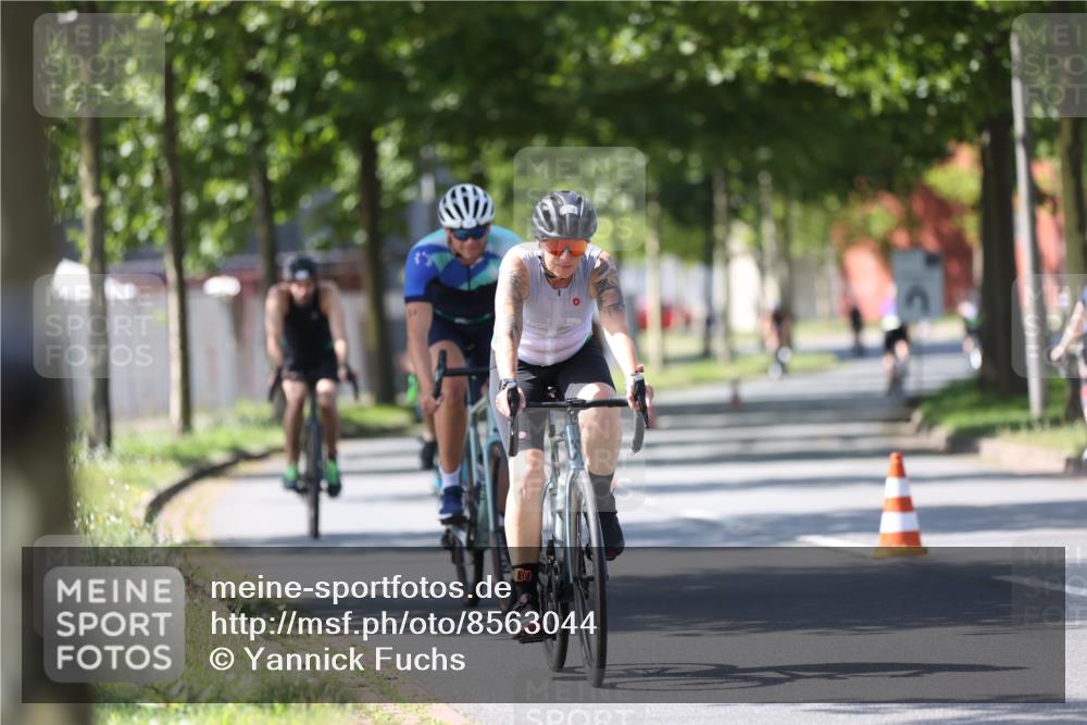 10.08.2025 - GEWOBA Citytriathlon Bremen Yannick Fuchs http://msf.ph/oto/8563044 10.08.2025 14:34:51 Radfahren 23, 31, 72, 268, 300, 413, 430, 502, 511 meine-sportfotos.de