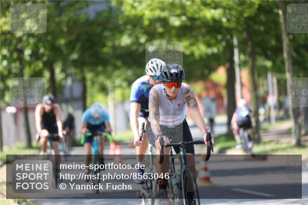 10.08.2025 - GEWOBA Citytriathlon Bremen Yannick Fuchs http://msf.ph/oto/8563046 10.08.2025 14:34:52 Radfahren 23, 31, 72, 268, 300, 340, 413, 430, 502, 511 meine-sportfotos.de