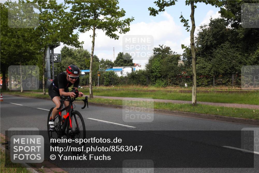 10.08.2025 - GEWOBA Citytriathlon Bremen Yannick Fuchs http://msf.ph/oto/8563047 10.08.2025 12:32:35 Radfahren 566, 641, 643, 648, 776, 840, 852, 959, 1017 meine-sportfotos.de
