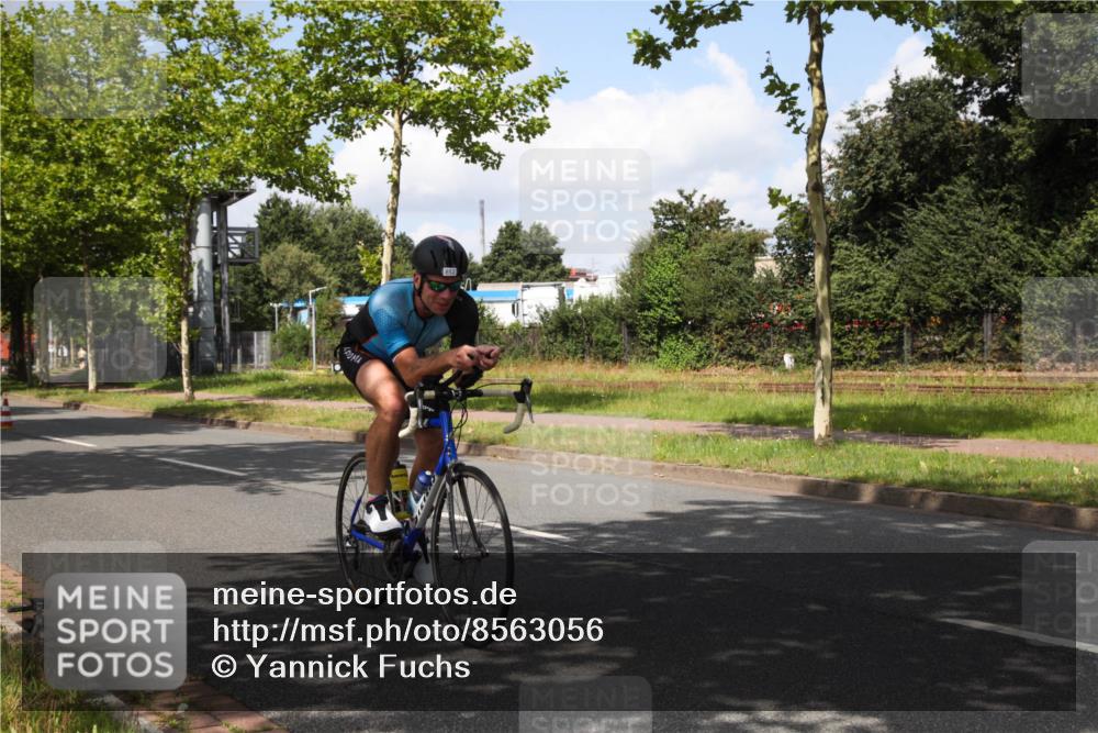 10.08.2025 - GEWOBA Citytriathlon Bremen Yannick Fuchs http://msf.ph/oto/8563056 10.08.2025 12:32:47 Radfahren 566, 604, 643, 681, 715, 852, 959, 1010, 1016, 1017 meine-sportfotos.de