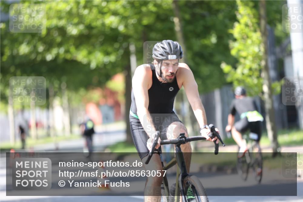 10.08.2025 - GEWOBA Citytriathlon Bremen Yannick Fuchs http://msf.ph/oto/8563057 10.08.2025 14:34:54 Radfahren 23, 31, 72, 268, 300, 340, 413, 430, 502, 511 meine-sportfotos.de