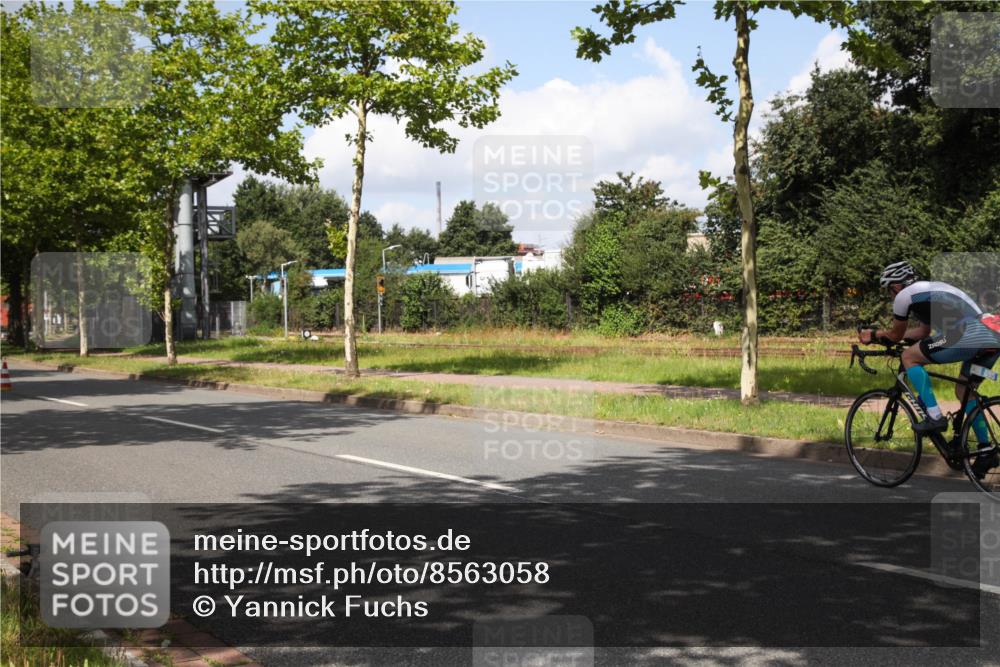 10.08.2025 - GEWOBA Citytriathlon Bremen Yannick Fuchs http://msf.ph/oto/8563058 10.08.2025 12:32:48 Radfahren 566, 604, 664, 681, 715, 852, 959, 1010, 1016, 1017 meine-sportfotos.de