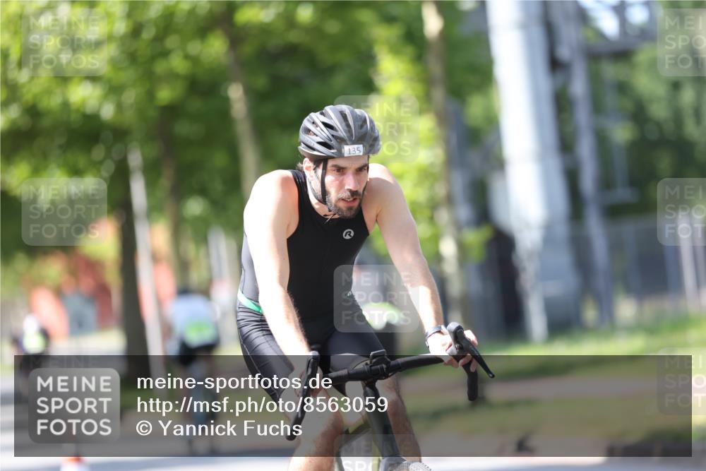 10.08.2025 - GEWOBA Citytriathlon Bremen Yannick Fuchs http://msf.ph/oto/8563059 10.08.2025 14:34:54 Radfahren 23, 31, 72, 268, 300, 340, 413, 430, 502, 511 meine-sportfotos.de