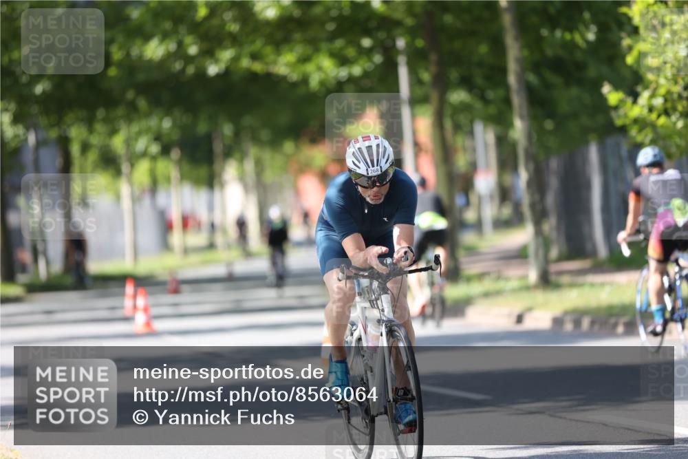 10.08.2025 - GEWOBA Citytriathlon Bremen Yannick Fuchs http://msf.ph/oto/8563064 10.08.2025 14:34:56 Radfahren 23, 31, 68, 72, 268, 300, 340, 413, 430, 502, 511 meine-sportfotos.de