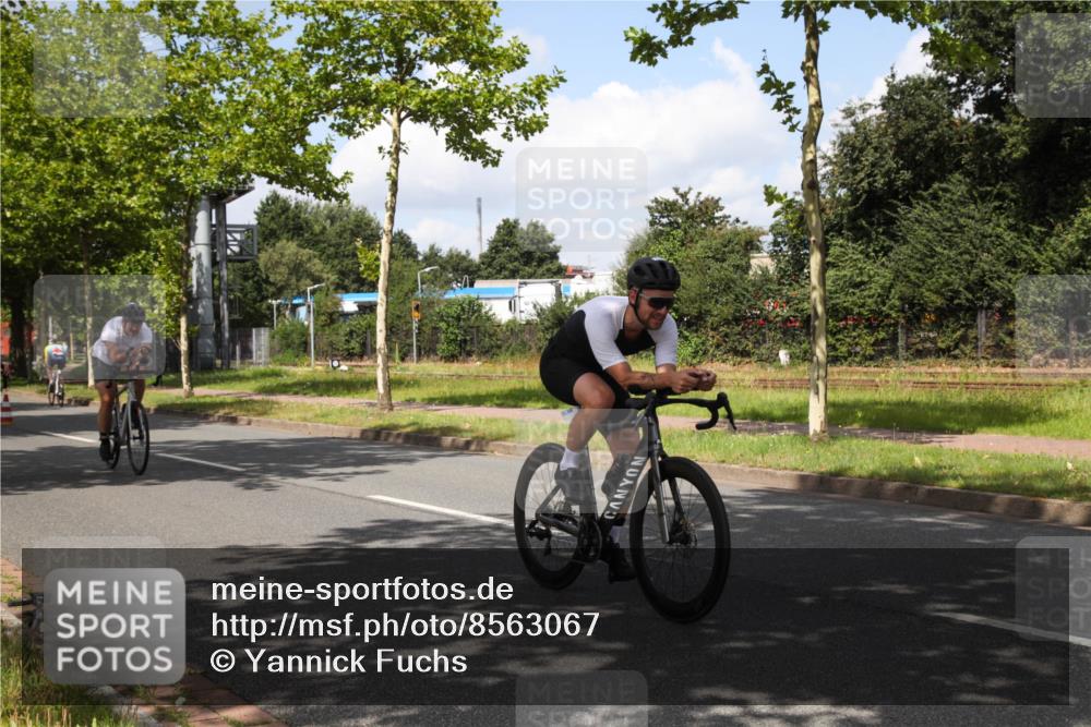 10.08.2025 - GEWOBA Citytriathlon Bremen Yannick Fuchs http://msf.ph/oto/8563067 10.08.2025 12:32:56 Radfahren 566, 604, 626, 664, 681, 715, 824, 852, 1010, 1016 meine-sportfotos.de