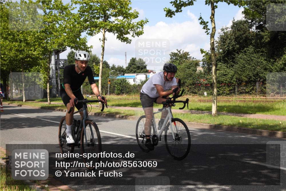 10.08.2025 - GEWOBA Citytriathlon Bremen Yannick Fuchs http://msf.ph/oto/8563069 10.08.2025 12:32:56 Radfahren 566, 604, 626, 664, 681, 715, 824, 852, 1010, 1016 meine-sportfotos.de