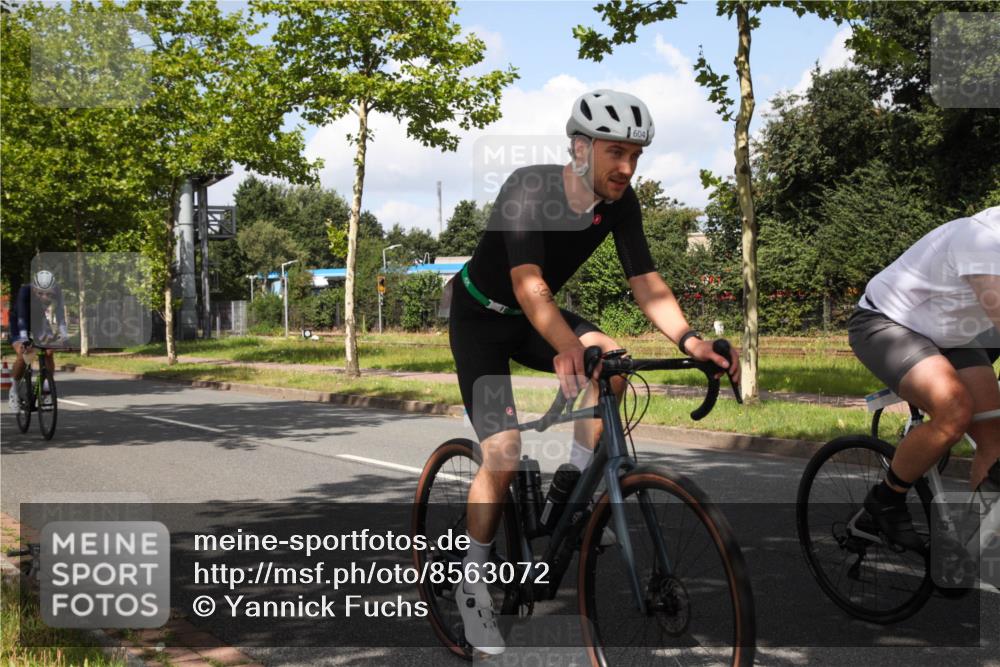 10.08.2025 - GEWOBA Citytriathlon Bremen Yannick Fuchs http://msf.ph/oto/8563072 10.08.2025 12:32:57 Radfahren 566, 604, 626, 664, 681, 715, 824, 852, 1010, 1016 meine-sportfotos.de