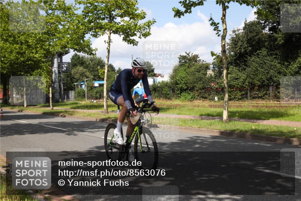 10.08.2025 - GEWOBA Citytriathlon Bremen Yannick Fuchs http://msf.ph/oto/8563076 10.08.2025 12:32:57 Radfahren 566, 604, 626, 664, 681, 715, 824, 852, 1010, 1016 meine-sportfotos.de