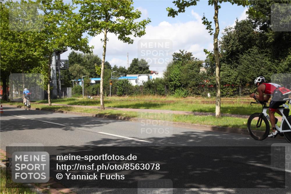 10.08.2025 - GEWOBA Citytriathlon Bremen Yannick Fuchs http://msf.ph/oto/8563078 10.08.2025 12:33:00 Radfahren 554, 566, 604, 626, 664, 681, 715, 824, 852, 1010, 1016 meine-sportfotos.de