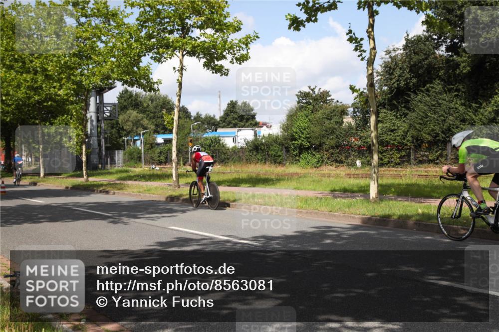 10.08.2025 - GEWOBA Citytriathlon Bremen Yannick Fuchs http://msf.ph/oto/8563081 10.08.2025 12:33:00 Radfahren 554, 566, 604, 626, 664, 681, 715, 824, 852, 1010, 1016 meine-sportfotos.de