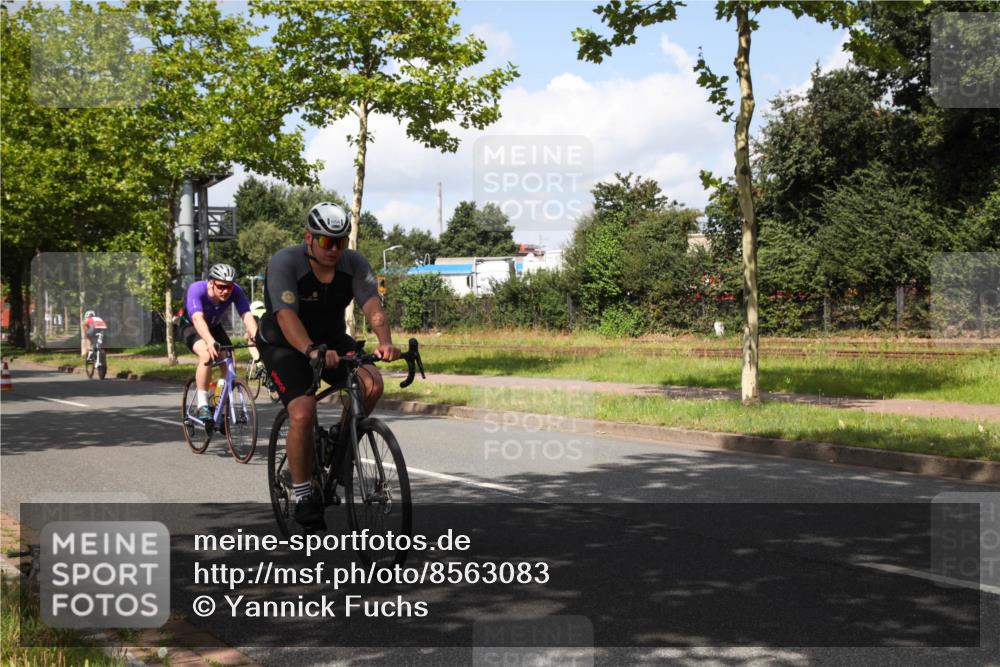 10.08.2025 - GEWOBA Citytriathlon Bremen Yannick Fuchs http://msf.ph/oto/8563083 10.08.2025 12:33:02 Radfahren 554, 604, 626, 664, 681, 708, 715, 824, 1010, 1016 meine-sportfotos.de