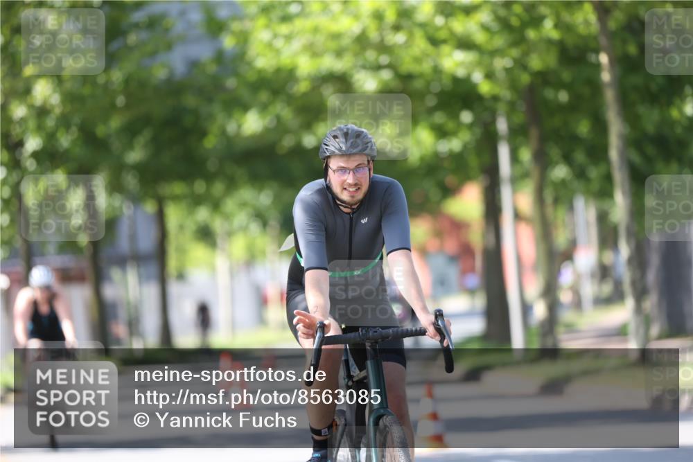10.08.2025 - GEWOBA Citytriathlon Bremen Yannick Fuchs http://msf.ph/oto/8563085 10.08.2025 14:34:59 Radfahren 23, 31, 68, 72, 268, 340, 413, 430, 502 meine-sportfotos.de