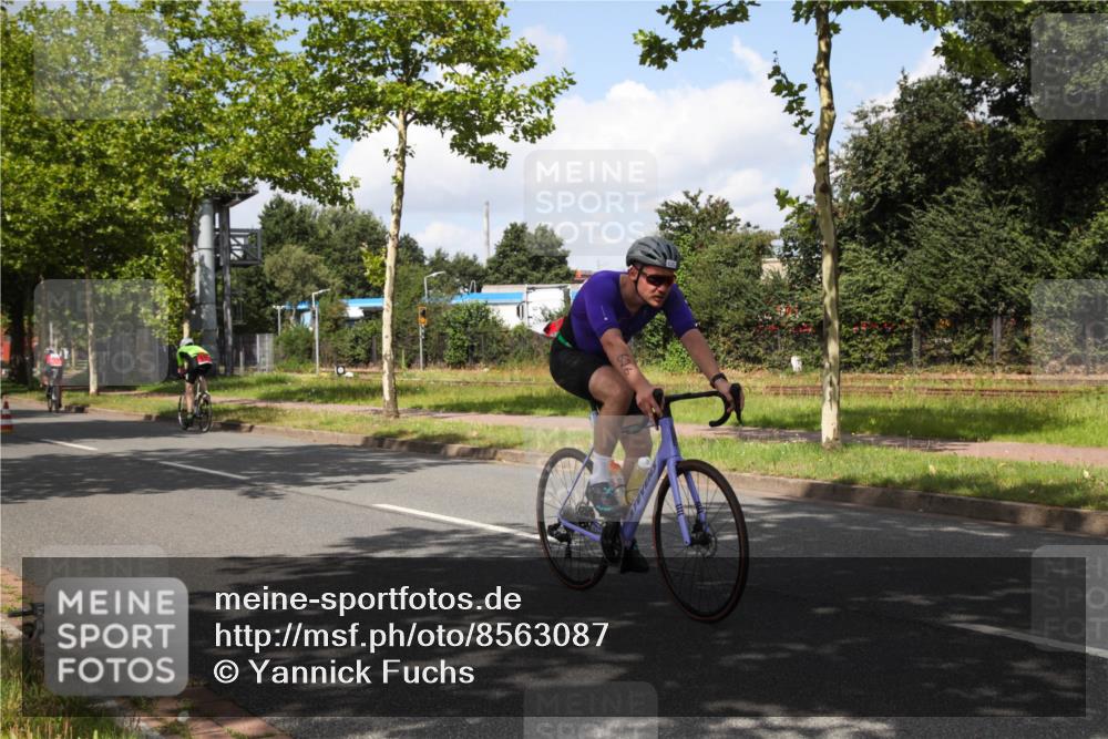 10.08.2025 - GEWOBA Citytriathlon Bremen Yannick Fuchs http://msf.ph/oto/8563087 10.08.2025 12:33:03 Radfahren 554, 604, 626, 664, 681, 708, 715, 738, 824, 1010, 1016 meine-sportfotos.de