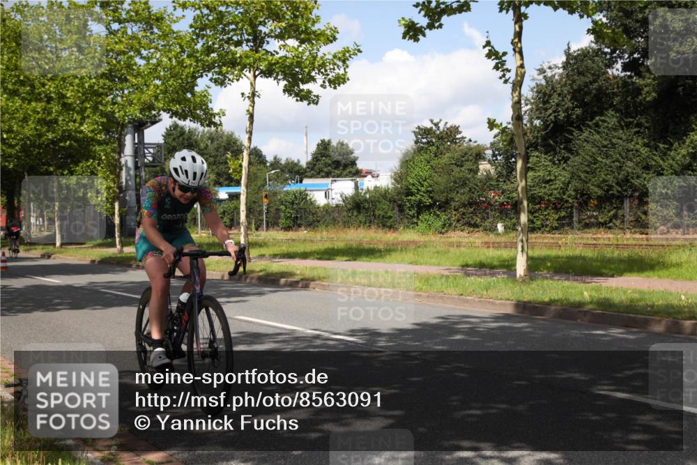 10.08.2025 - GEWOBA Citytriathlon Bremen Yannick Fuchs http://msf.ph/oto/8563091 10.08.2025 12:33:06 Radfahren 554, 604, 626, 664, 681, 708, 715, 738, 824, 836, 859, 1010, 1016 meine-sportfotos.de