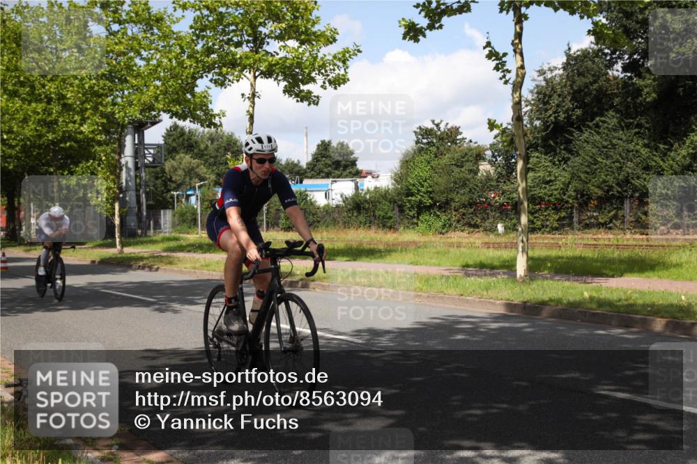 10.08.2025 - GEWOBA Citytriathlon Bremen Yannick Fuchs http://msf.ph/oto/8563094 10.08.2025 12:33:08 Radfahren 554, 604, 626, 664, 708, 715, 738, 824, 836, 859, 1010, 1016 meine-sportfotos.de