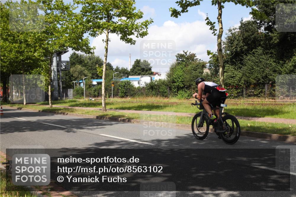 10.08.2025 - GEWOBA Citytriathlon Bremen Yannick Fuchs http://msf.ph/oto/8563102 10.08.2025 12:33:10 Radfahren 554, 626, 664, 708, 715, 738, 824, 836, 859, 1010 meine-sportfotos.de