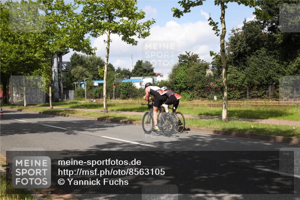 10.08.2025 - GEWOBA Citytriathlon Bremen Yannick Fuchs http://msf.ph/oto/8563105 10.08.2025 12:33:11 Radfahren 554, 626, 664, 708, 738, 824, 836, 859, 1010 meine-sportfotos.de