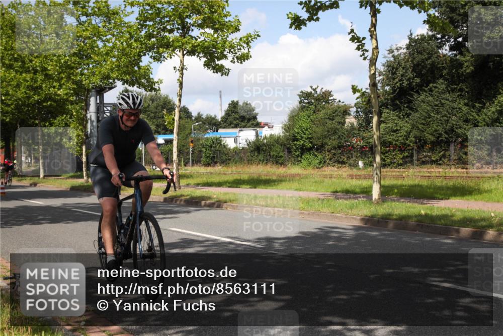 10.08.2025 - GEWOBA Citytriathlon Bremen Yannick Fuchs http://msf.ph/oto/8563111 10.08.2025 12:33:15 Radfahren 554, 626, 708, 738, 824, 836, 859 meine-sportfotos.de