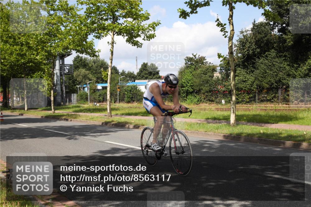 10.08.2025 - GEWOBA Citytriathlon Bremen Yannick Fuchs http://msf.ph/oto/8563117 10.08.2025 12:33:17 Radfahren 554, 708, 738, 824, 836, 859 meine-sportfotos.de