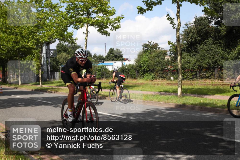 10.08.2025 - GEWOBA Citytriathlon Bremen Yannick Fuchs http://msf.ph/oto/8563128 10.08.2025 12:33:31 Radfahren 820, 859 meine-sportfotos.de