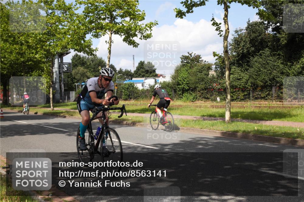 10.08.2025 - GEWOBA Citytriathlon Bremen Yannick Fuchs http://msf.ph/oto/8563141 10.08.2025 12:33:46 Radfahren 560, 635, 741, 856, 858, 895 meine-sportfotos.de