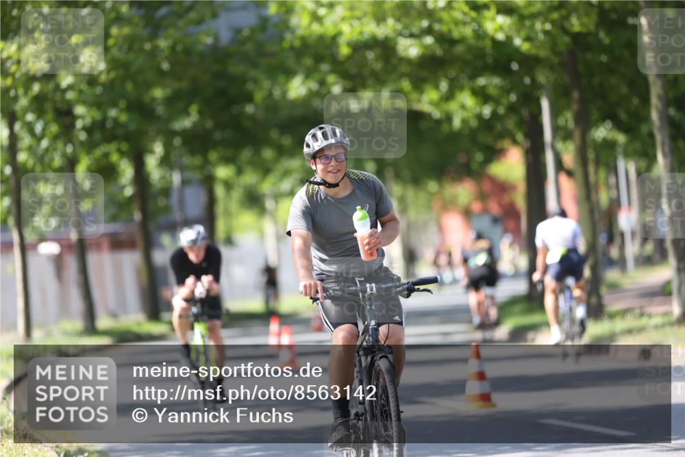 10.08.2025 - GEWOBA Citytriathlon Bremen Yannick Fuchs http://msf.ph/oto/8563142 10.08.2025 14:35:09 Radfahren 38, 43, 68, 72, 264, 268, 340, 398, 413, 414, 430 meine-sportfotos.de