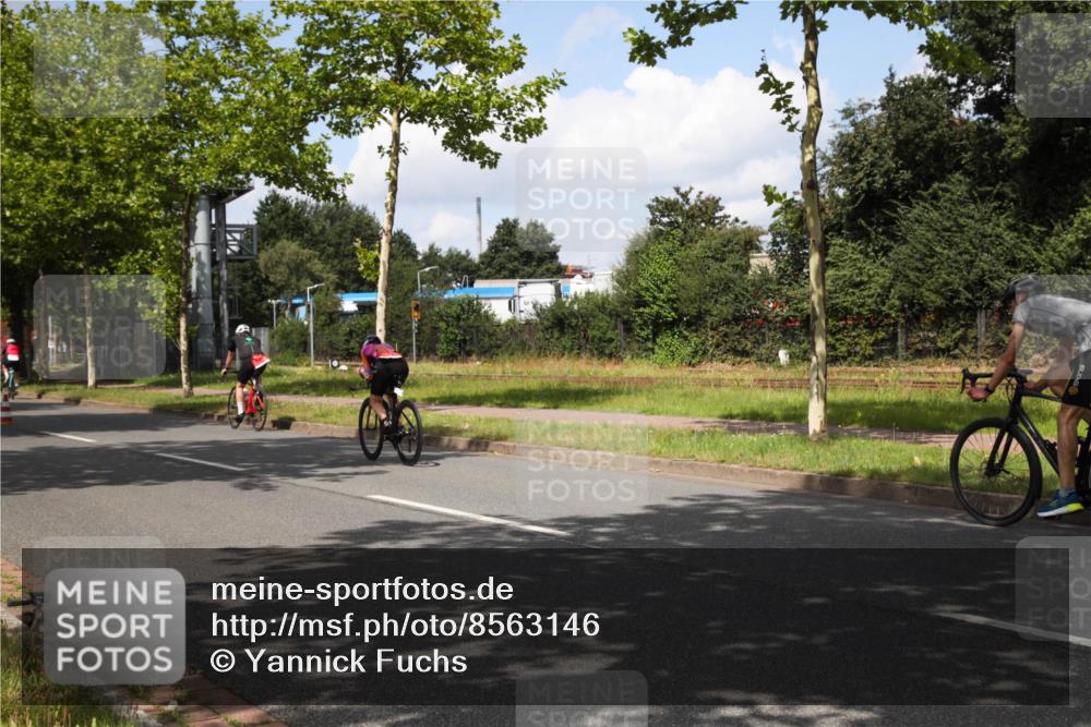 10.08.2025 - GEWOBA Citytriathlon Bremen Yannick Fuchs http://msf.ph/oto/8563146 10.08.2025 12:33:47 Radfahren 560, 635, 741, 856, 858, 895 meine-sportfotos.de