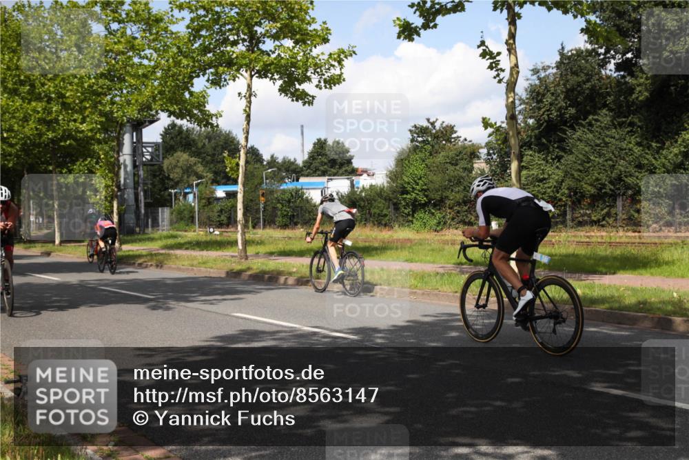 10.08.2025 - GEWOBA Citytriathlon Bremen Yannick Fuchs http://msf.ph/oto/8563147 10.08.2025 12:33:48 Radfahren 560, 635, 741, 856, 858, 867, 895 meine-sportfotos.de