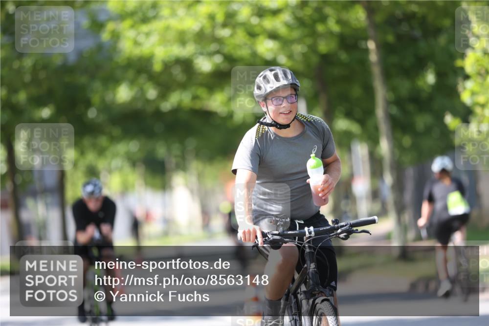 10.08.2025 - GEWOBA Citytriathlon Bremen Yannick Fuchs http://msf.ph/oto/8563148 10.08.2025 14:35:10 Radfahren 38, 43, 68, 72, 98, 133, 264, 268, 340, 398, 413, 414, 430 meine-sportfotos.de