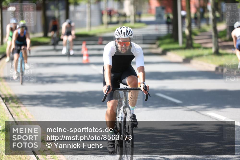 10.08.2025 - GEWOBA Citytriathlon Bremen Yannick Fuchs http://msf.ph/oto/8563173 10.08.2025 14:35:20 Radfahren 38, 43, 68, 98, 127, 133, 264, 398, 414 meine-sportfotos.de