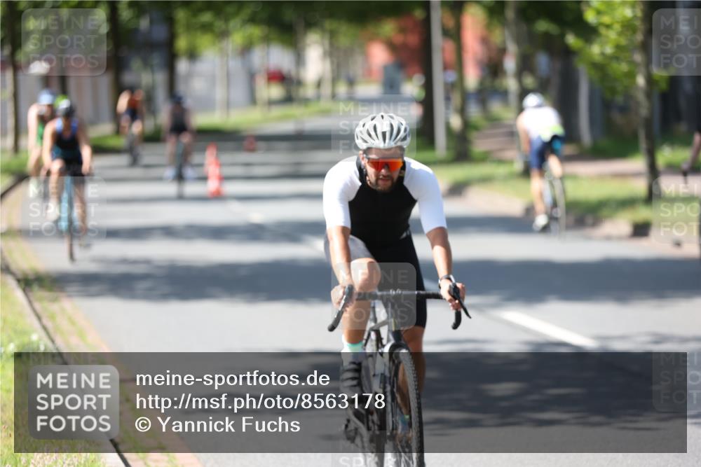 10.08.2025 - GEWOBA Citytriathlon Bremen Yannick Fuchs http://msf.ph/oto/8563178 10.08.2025 14:35:20 Radfahren 38, 43, 68, 98, 127, 133, 264, 398, 414 meine-sportfotos.de