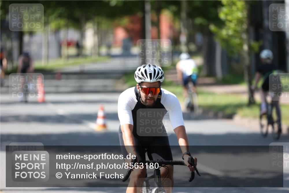 10.08.2025 - GEWOBA Citytriathlon Bremen Yannick Fuchs http://msf.ph/oto/8563180 10.08.2025 14:35:20 Radfahren 38, 43, 68, 98, 127, 133, 264, 398, 414 meine-sportfotos.de