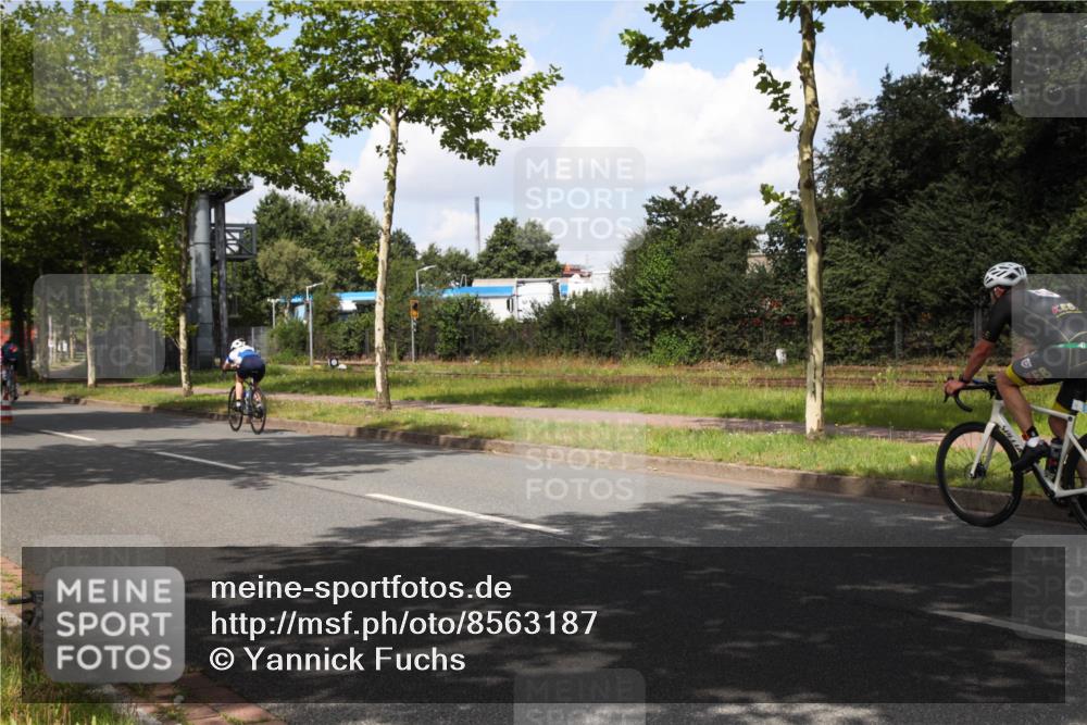 10.08.2025 - GEWOBA Citytriathlon Bremen Yannick Fuchs http://msf.ph/oto/8563187 10.08.2025 12:34:11 Radfahren 553, 637, 768, 822, 834, 867 meine-sportfotos.de