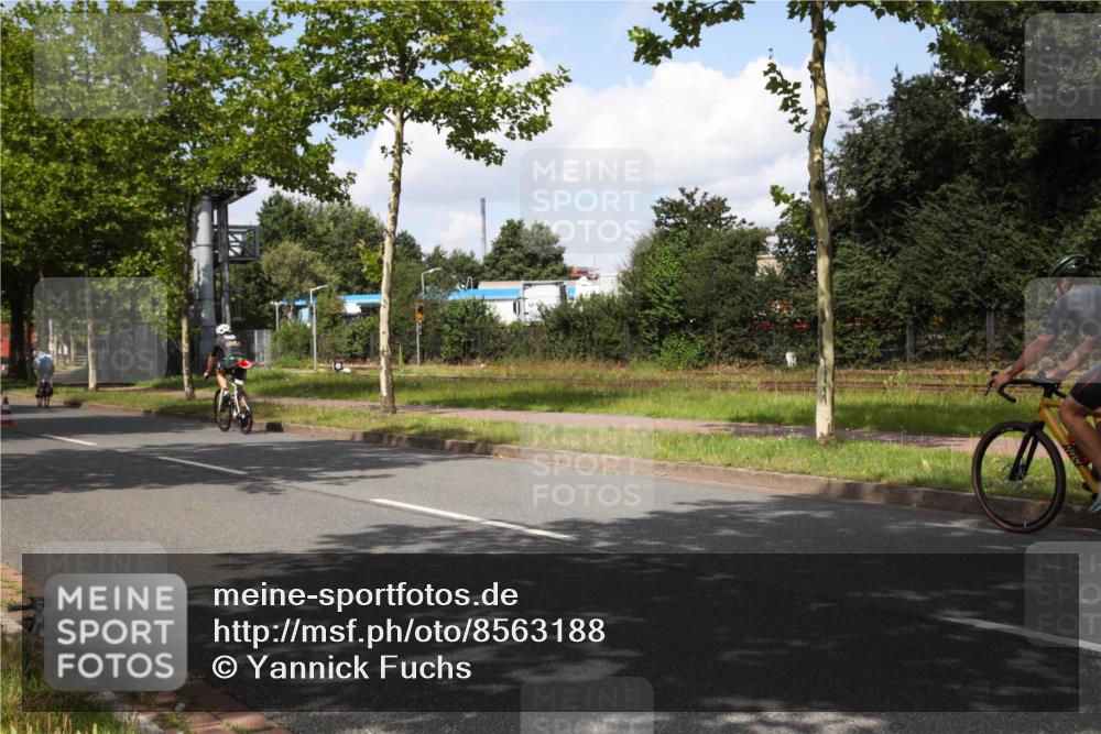10.08.2025 - GEWOBA Citytriathlon Bremen Yannick Fuchs http://msf.ph/oto/8563188 10.08.2025 12:34:13 Radfahren 553, 637, 768, 822, 834, 867, 891 meine-sportfotos.de