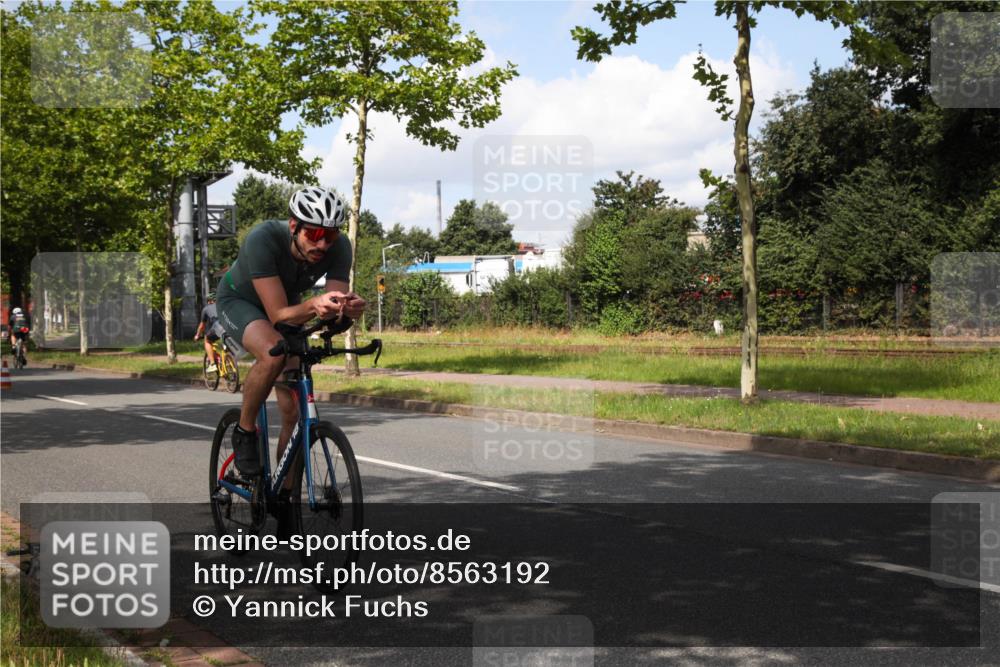 10.08.2025 - GEWOBA Citytriathlon Bremen Yannick Fuchs http://msf.ph/oto/8563192 10.08.2025 12:34:15 Radfahren 553, 686, 768, 822, 834, 891 meine-sportfotos.de
