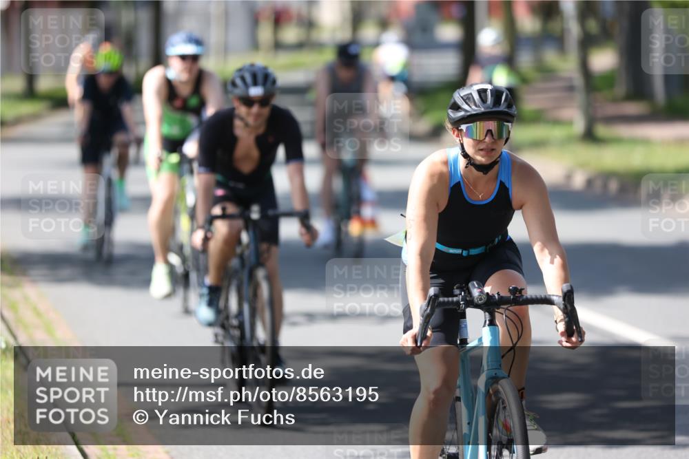 10.08.2025 - GEWOBA Citytriathlon Bremen Yannick Fuchs http://msf.ph/oto/8563195 10.08.2025 14:35:22 Radfahren 38, 43, 98, 127, 133, 264, 398, 414 meine-sportfotos.de
