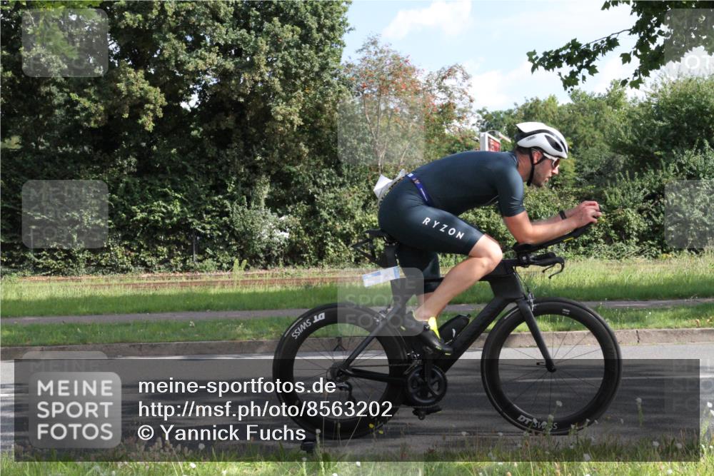 10.08.2025 - GEWOBA Citytriathlon Bremen Yannick Fuchs http://msf.ph/oto/8563202 10.08.2025 10:45:41 Radfahren 386, 509 meine-sportfotos.de
