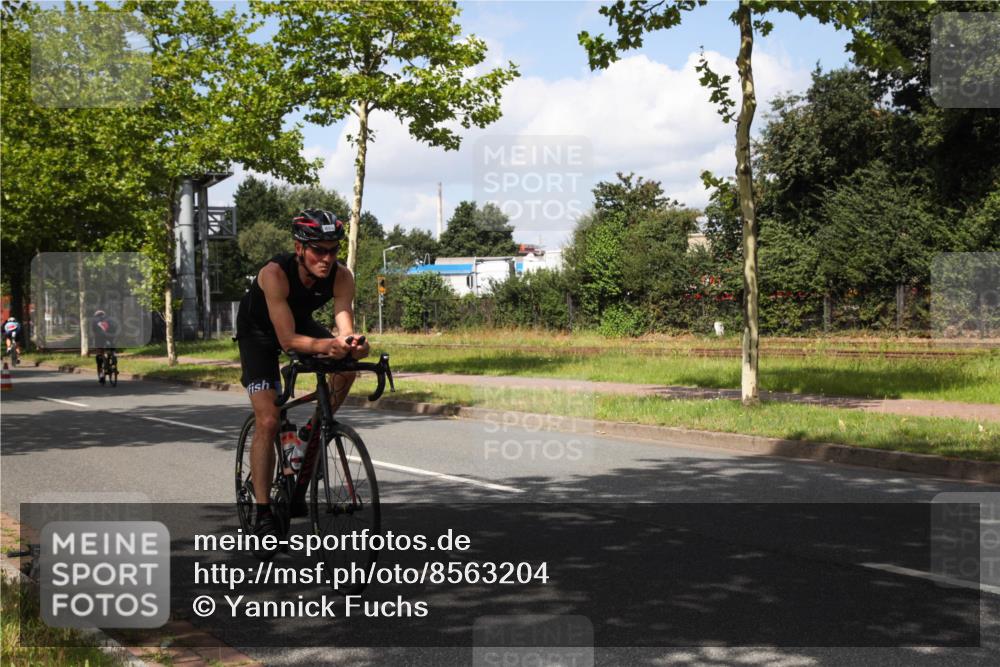 10.08.2025 - GEWOBA Citytriathlon Bremen Yannick Fuchs http://msf.ph/oto/8563204 10.08.2025 12:34:25 Radfahren 553, 686, 822, 834, 891, 912, 1037 meine-sportfotos.de