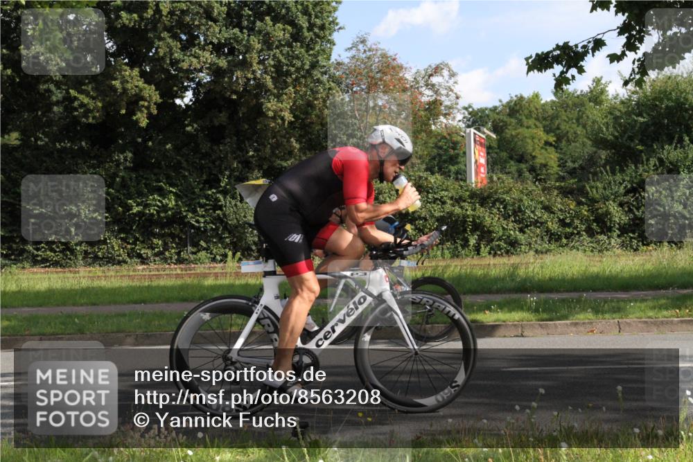10.08.2025 - GEWOBA Citytriathlon Bremen Yannick Fuchs http://msf.ph/oto/8563208 10.08.2025 10:45:42 Radfahren 386, 509 meine-sportfotos.de