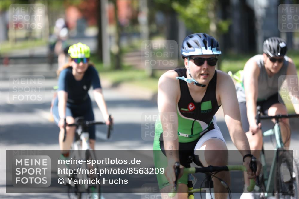 10.08.2025 - GEWOBA Citytriathlon Bremen Yannick Fuchs http://msf.ph/oto/8563209 10.08.2025 14:35:24 Radfahren 38, 43, 98, 108, 127, 133, 233, 264, 319, 398, 414 meine-sportfotos.de