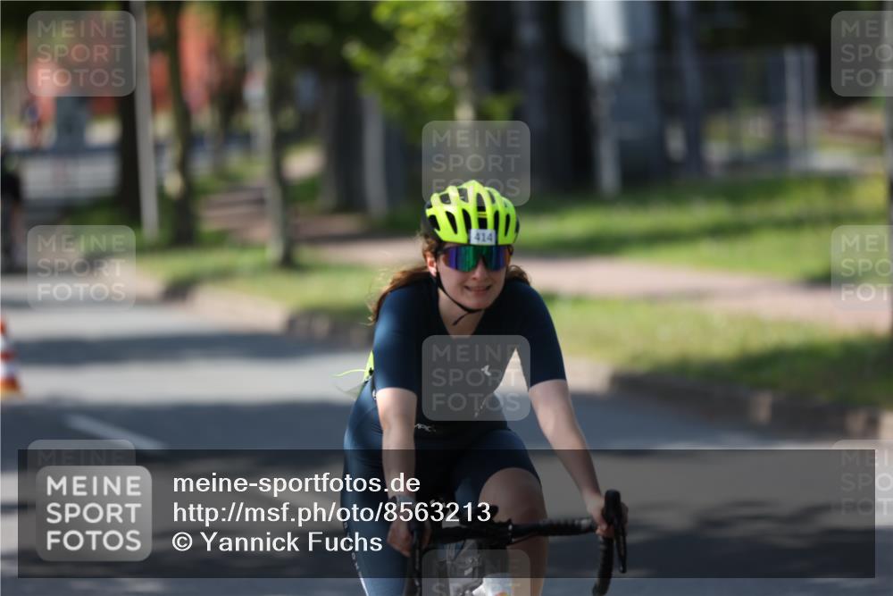 10.08.2025 - GEWOBA Citytriathlon Bremen Yannick Fuchs http://msf.ph/oto/8563213 10.08.2025 14:35:24 Radfahren 38, 43, 98, 108, 127, 133, 233, 264, 319, 398, 414 meine-sportfotos.de