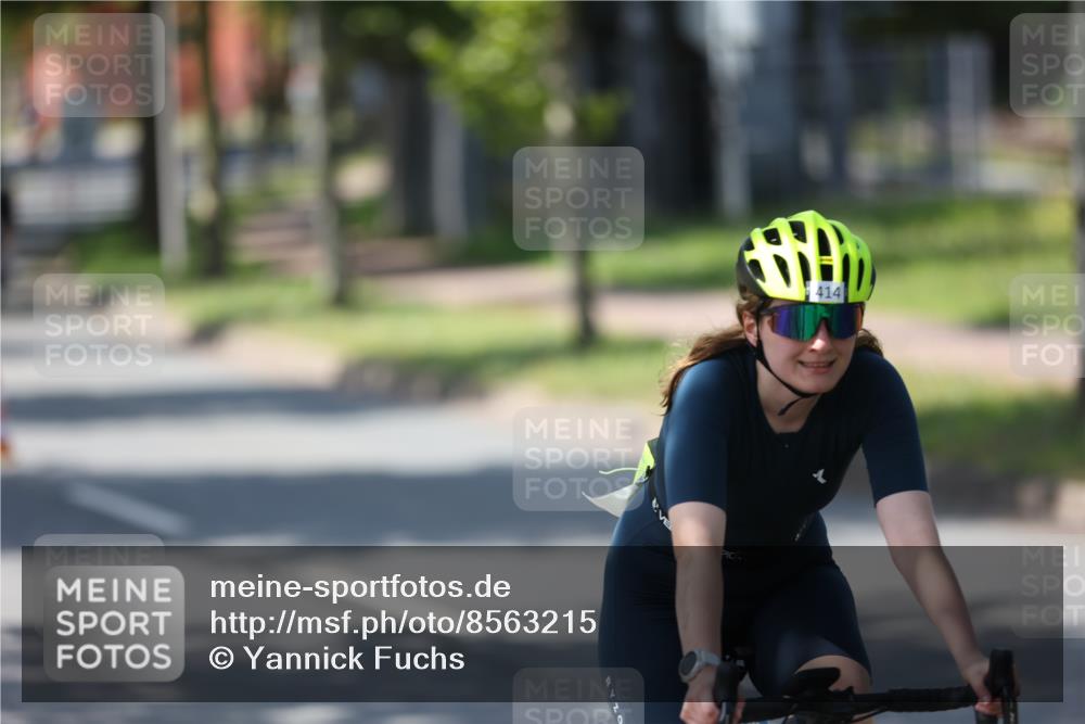 10.08.2025 - GEWOBA Citytriathlon Bremen Yannick Fuchs http://msf.ph/oto/8563215 10.08.2025 14:35:24 Radfahren 38, 43, 98, 108, 127, 133, 233, 264, 319, 398, 414 meine-sportfotos.de