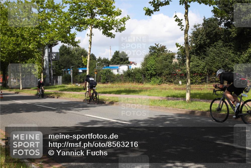 10.08.2025 - GEWOBA Citytriathlon Bremen Yannick Fuchs http://msf.ph/oto/8563216 10.08.2025 12:34:29 Radfahren 553, 584, 686, 834, 891, 912, 914, 1027, 1037 meine-sportfotos.de